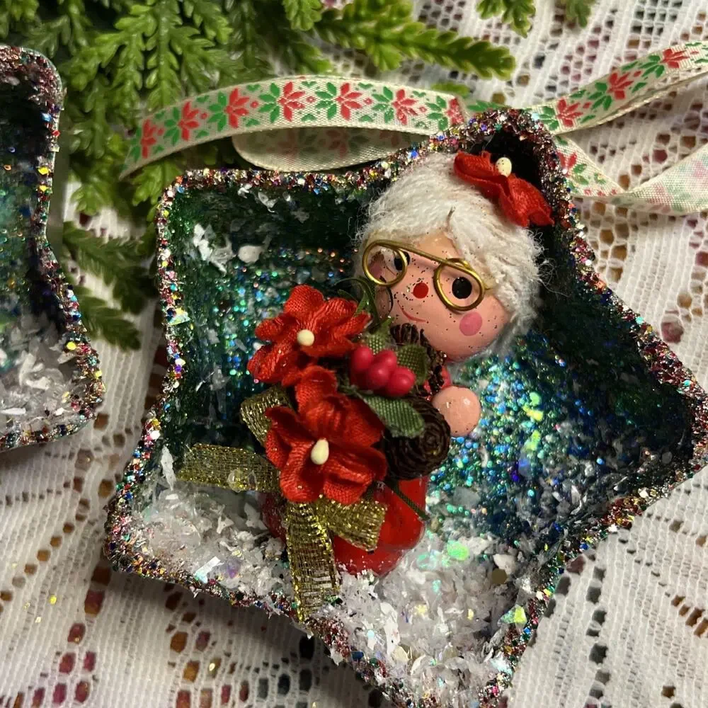 Vintage Star Tart Tins Set/2 Santa Mrs Claus Diorama Mid Century Ornaments